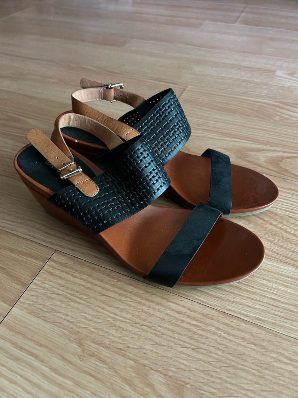 Vaneli Janet Weave Basket Sandals Size 9N